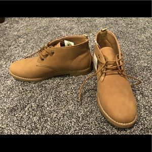 8.5 Drexlite Ankle Boots. Tan. NWT